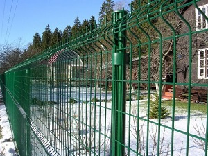 Забор  для дачи из металлической сетки