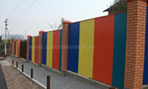Комбинированный забор из разноцветного профнастила